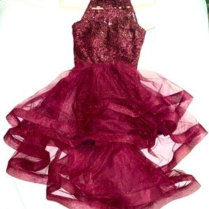 ❗️Exclusive Macy's Prom Dress❗️
Color: NEW WINE
Original Pricing: $ 149.00